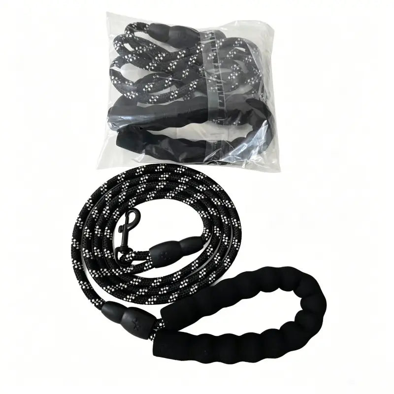 Reflective Dog Leash with Ergonomic Cushioned Handle and Dual-Layer Heavy-Duty Construction for Enhanced Control and Safety